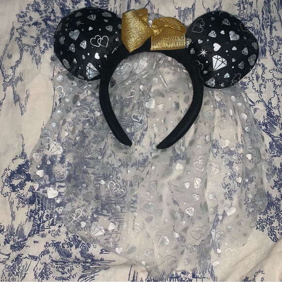 Disney Bride Minnie Mouse Ears White Veil Wedding Headband Silver Detailing - Picture 3 of 5